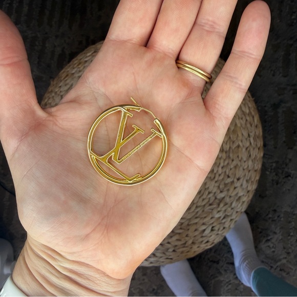 NEW Louis Vuitton Louise Hoop GM Gold Earrings 1.5in - Picture 3 of 6